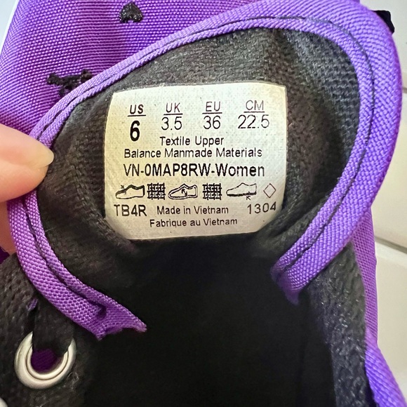 RARE Vans Embroidered Skulls and Hearts Size 6 - Picture 7 of 8